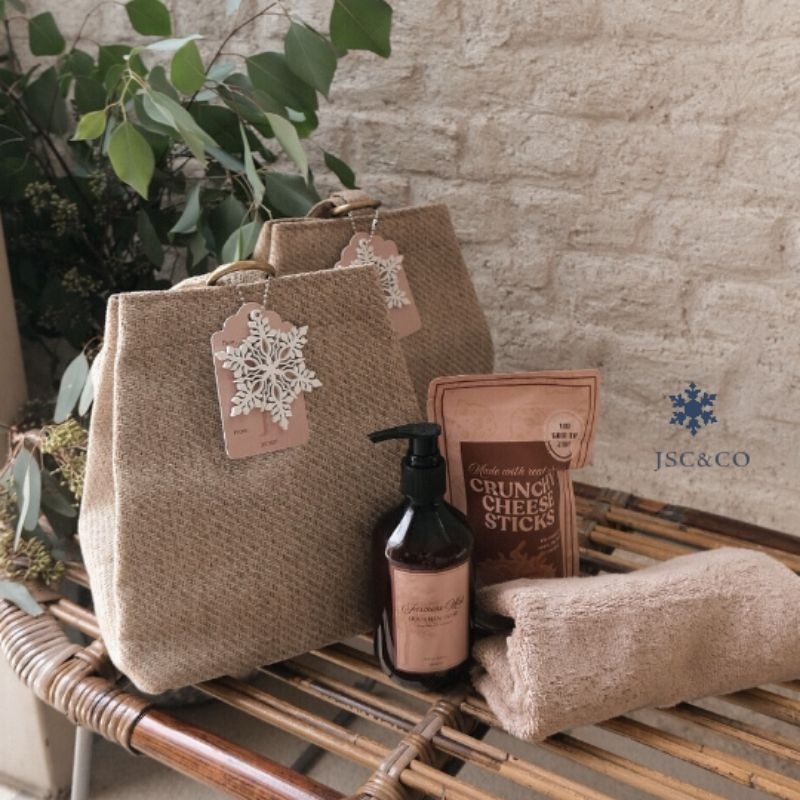 

HOPE jscnco Christmas Hampers Seasons greetings. Hampers natal dan tahun baru.