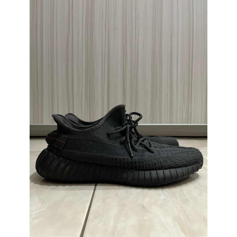 Yeezy 350 v2 black non reflective