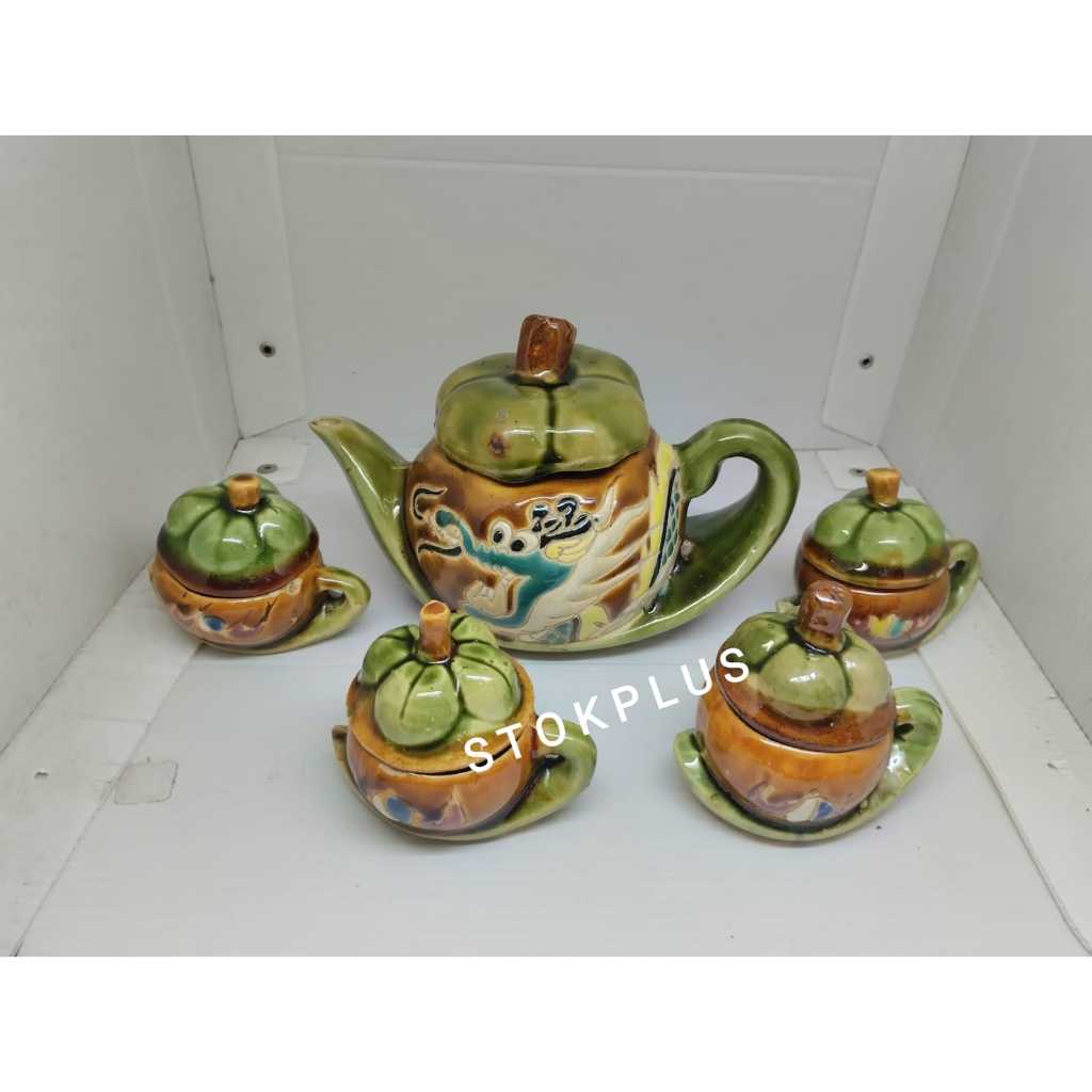 TEKO KERAMIK SET LAWAS MODEL MANGGIS UNTUK PAJANGAN ( 1 TEKO PLUS 4 CANGKIR )