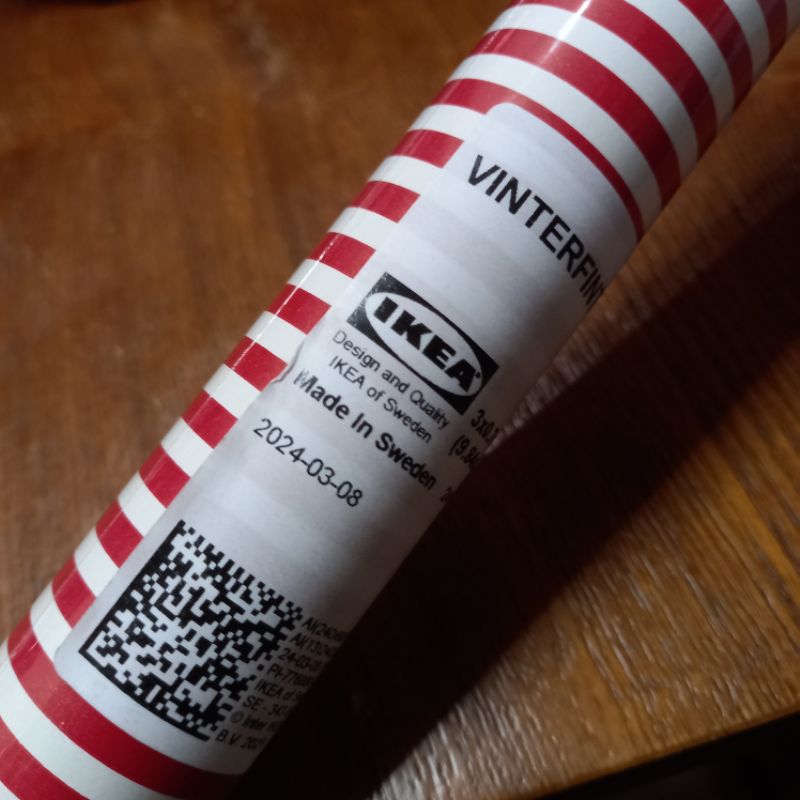 

Kertas Kado Impor Stripped Merah Putih Ikea Vinterfint 3meter x 70cm