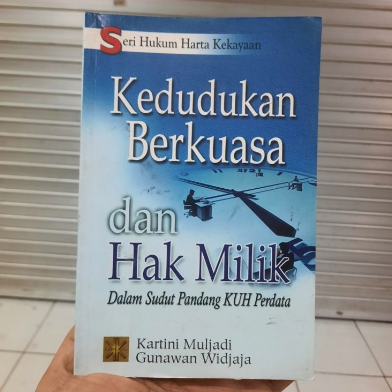 KEDUDUKAN BERKUASA DAN HAK MILIK DALAM SUDUT PANDANG KUH PERDATA OLEH KARTINI MULJADI DAN GUNAWAN W