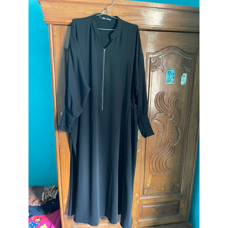 preloved ajman black mina L