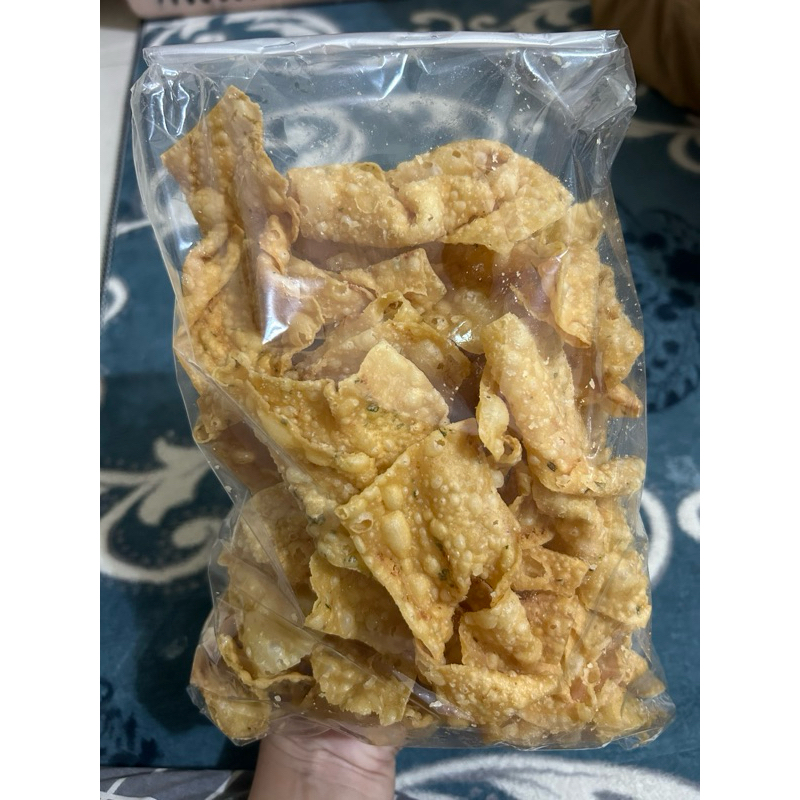 

Keripik Pangsit/ Cumi-Cumi 250gr( cemilan khas Boyolali )