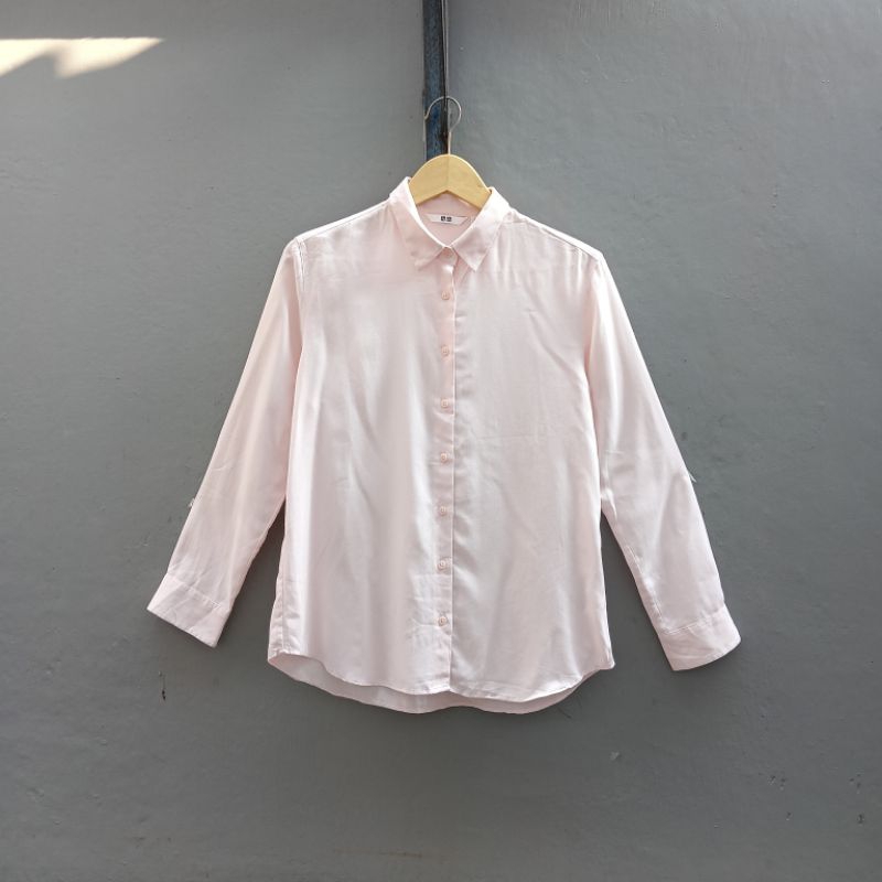 UNIQLO KEMEJA RAYON BABY PINK