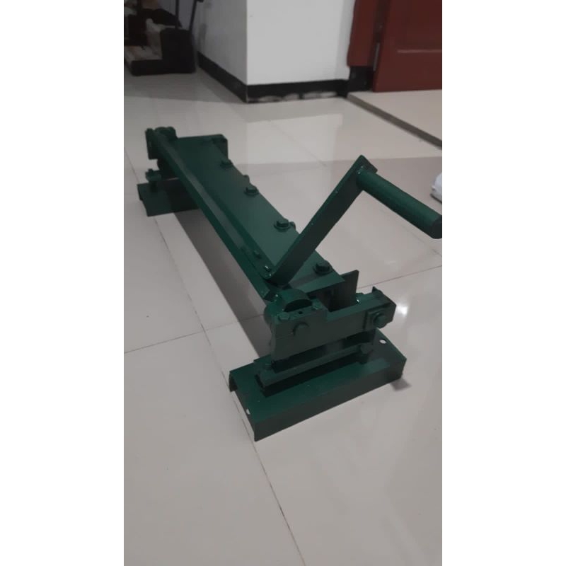 

Mesin Penjepit Seng Kalender Alat Pelipat Seng Klem Klip Kaleng Kalender Dinding Wall Calendar Zinc Clamping Machine