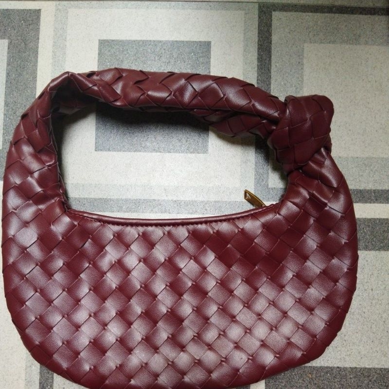 Botega Veneta fashion, Tas Syifa Hadju, Tas Anyam