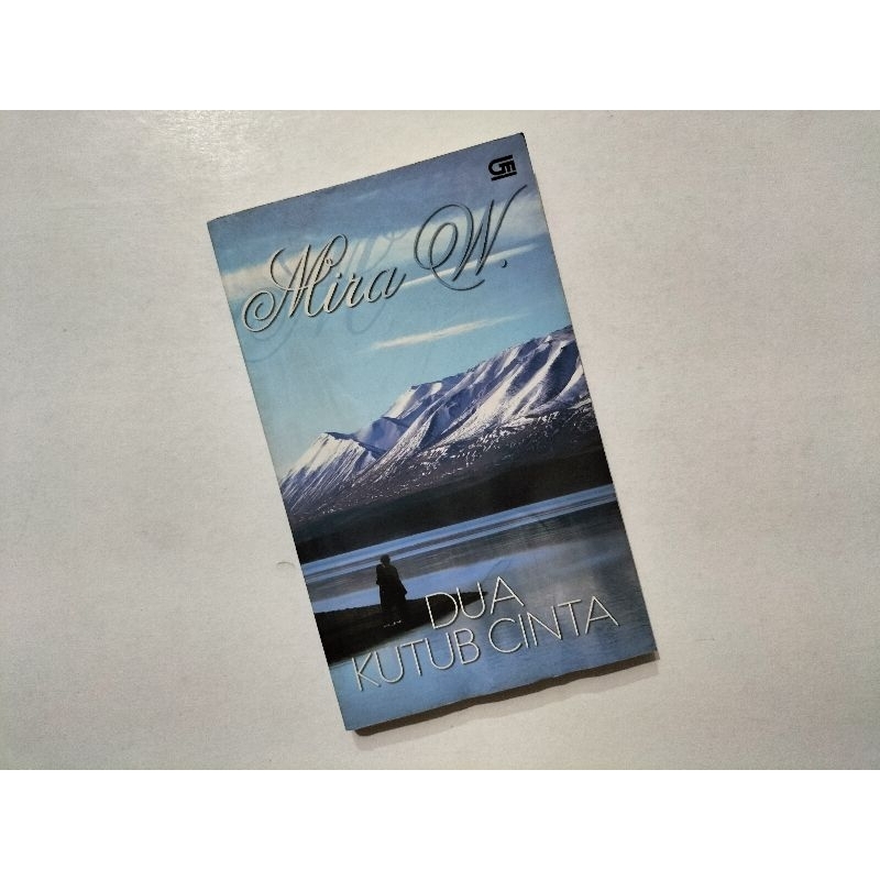 Novel Dua Kutub Cinta, karya Mira W