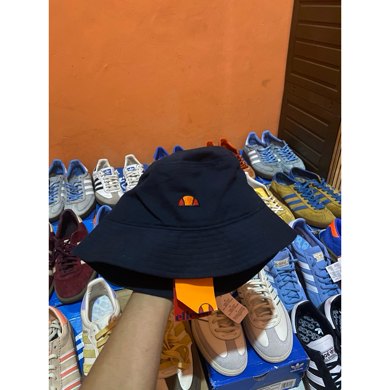 bucket hat ellese