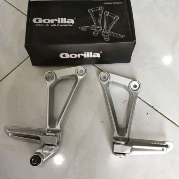 FOOTSTEP CBR150 POSTEP K45 CBR 150 GORILLA DETAIL ORIGINAL ORI