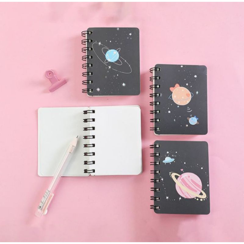 

POLOS NOTEBOOK RING MOTIF PLANET / BUKU CATATAN RING / BUKU TULIS RING/ NOTEBOOK PLANET GALAXY/ NOTEBOOK MINI