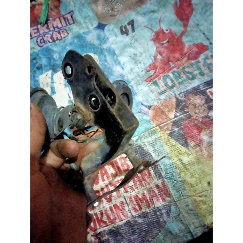 dudukan tameng plat nomor Honda Revo lama