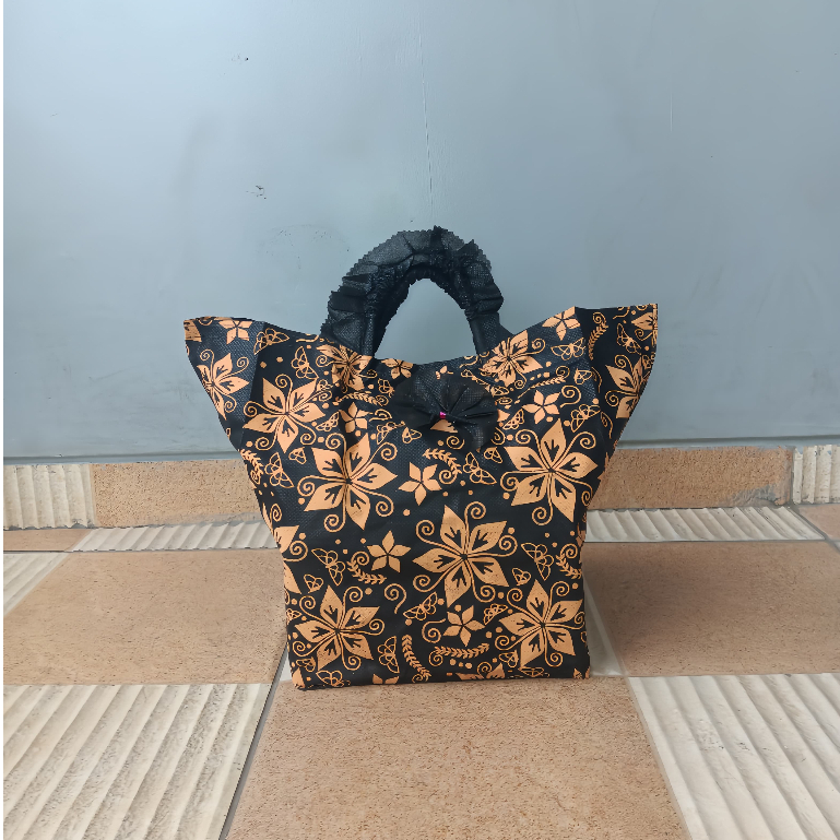 

Tas Syahrini Ukuran 20x20 Isi 12pcs Cocok bwt Pembungkus Nasi Kotak Tas Besek Tas Bagus