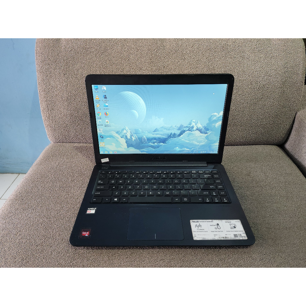 Asus E402w