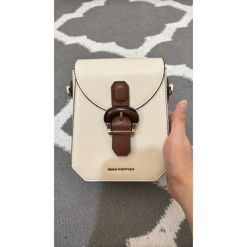 (preloved) hush puppies sling bag