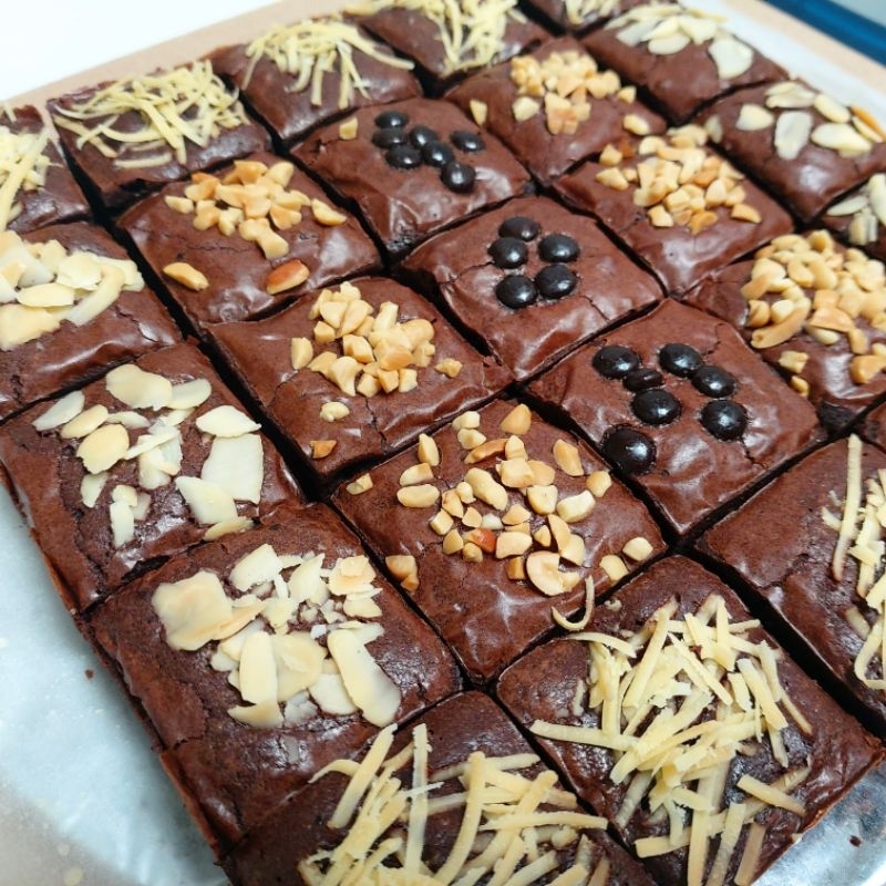 

Brownies Panggang Homemade Almond chocochips Keju Cokelat