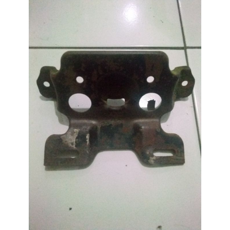 dudukan lampu belakang Yamaha L2 super