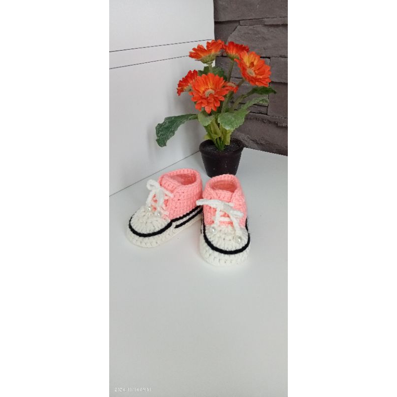sepatu rajut bayi perempuan,sepatu rajut lucu