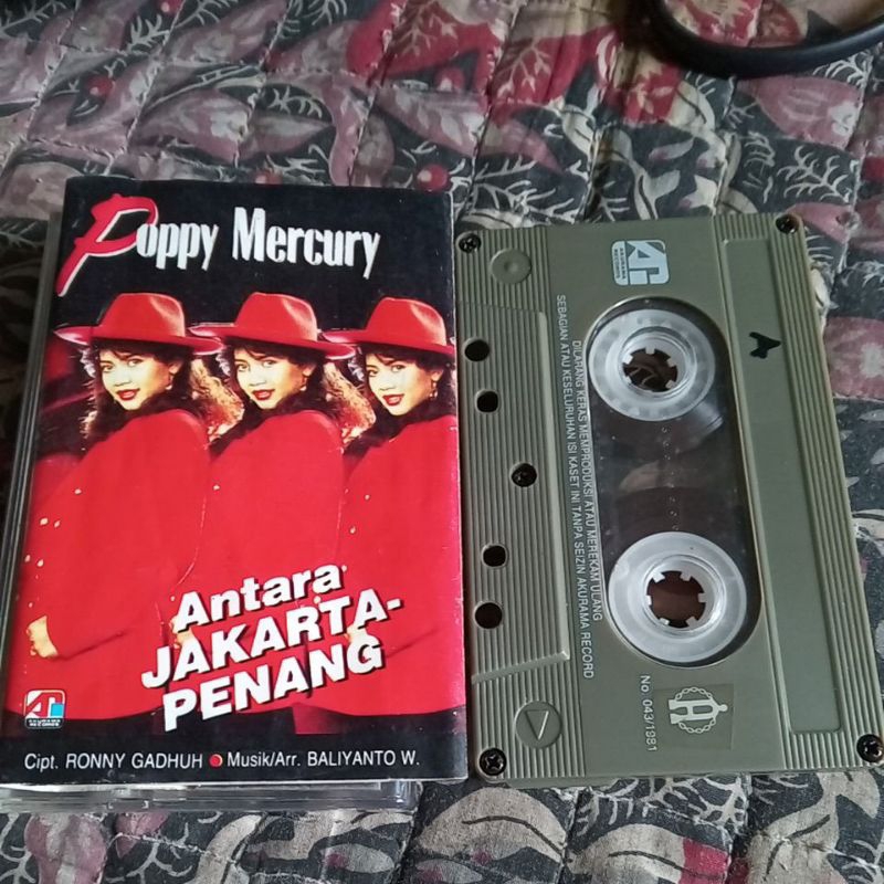 Poppy  Mercury  ANTARA JAKARTA DAN PENAG KASET PITA