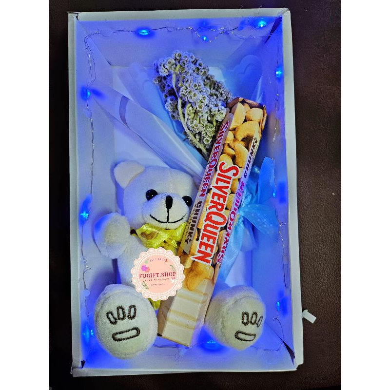 

flower box/kotak lampu led/kotak boneka beruang/hadiah ulang tahun/bingkai bunga/pajangan meja/bingkai boneka/kado ultah/hadiah wisuda/hadiah anniversary/hadiah graduation