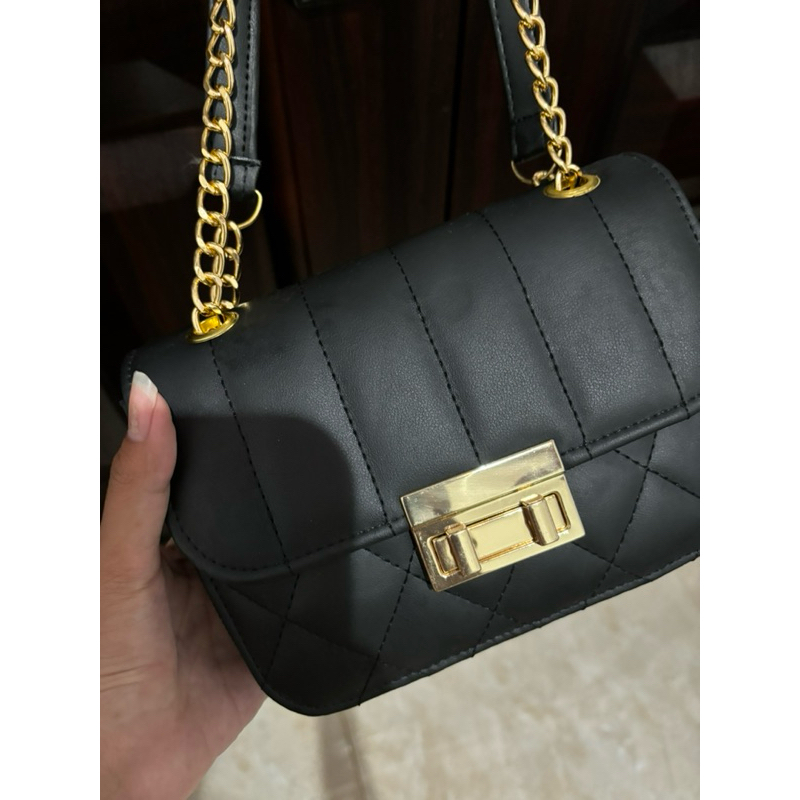TAS SLINGBAG WANITA CEWEK HITAM RANTAI POLOS