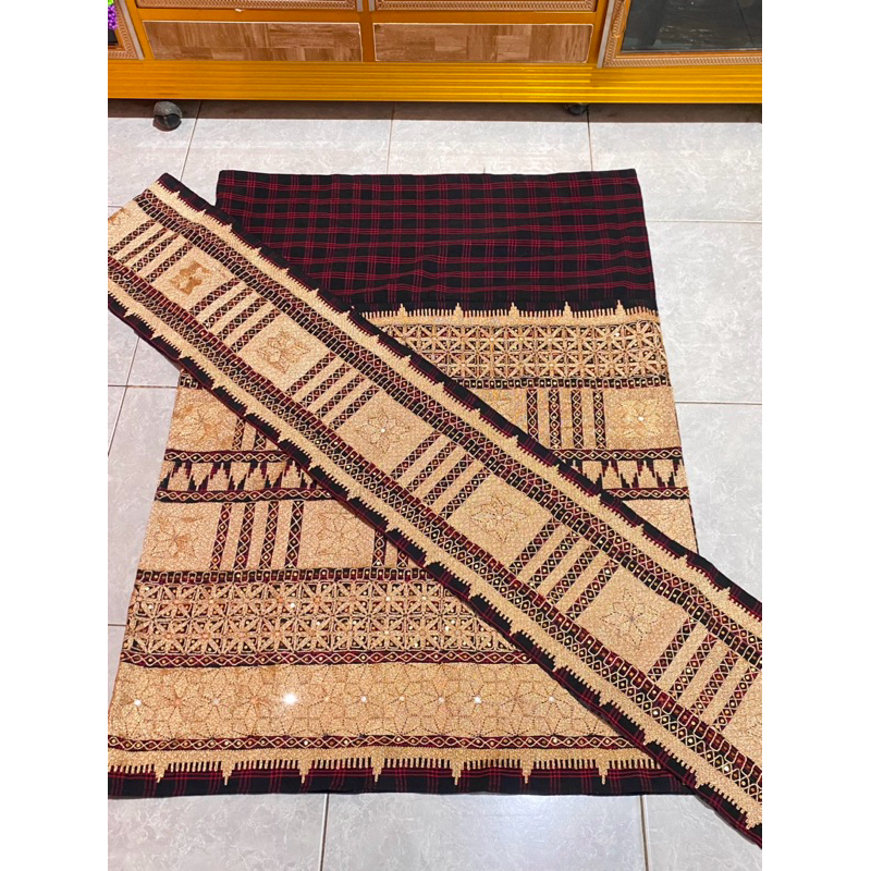 

Kain Tapis Antik Benang Mas Asli L/30 Premium