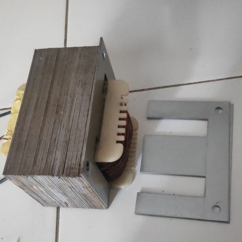 koker kern trafo kotak