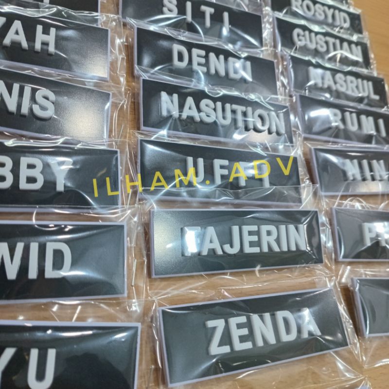 

papan nama dada timbul nametag timbul akrilic 2,5cm8cm ~magnet