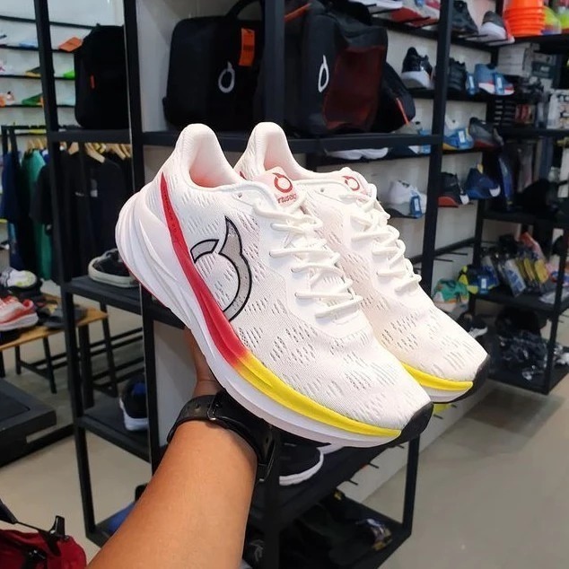 Sepatu Running OrtusEight Black White Sepatu Olahraga Lari Dan Sekolah