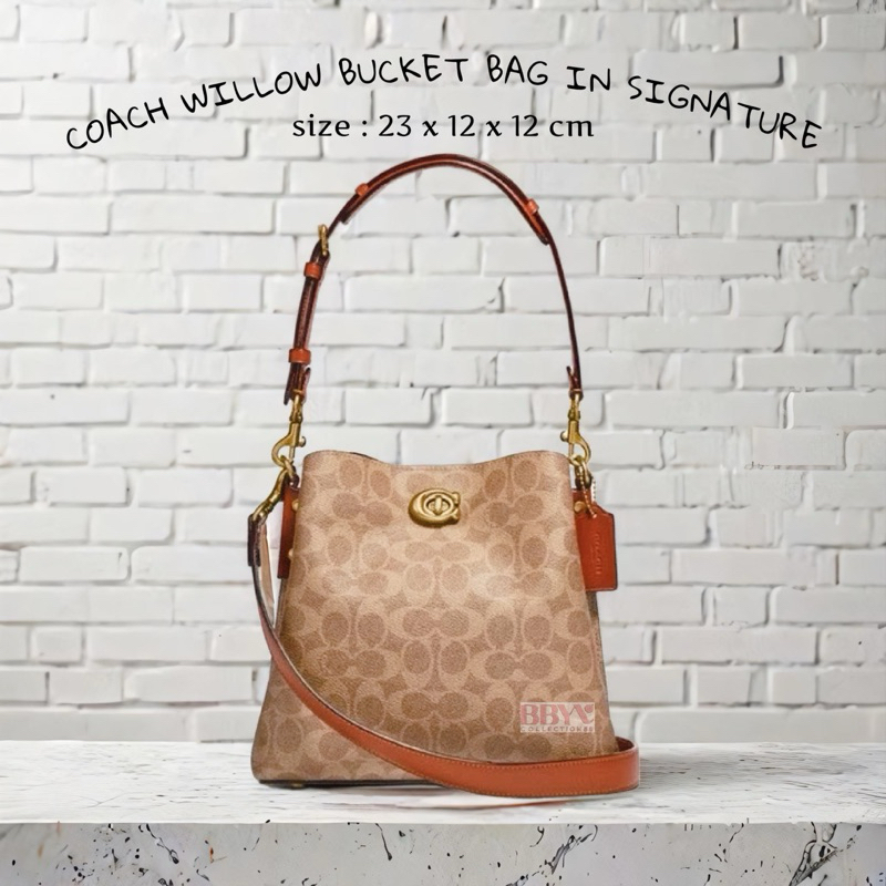 COACH WILLOW BUCKET BAG IN BROWN SIGNATURE