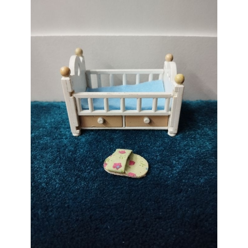 Sylvanian Families Baby Bed Preloved