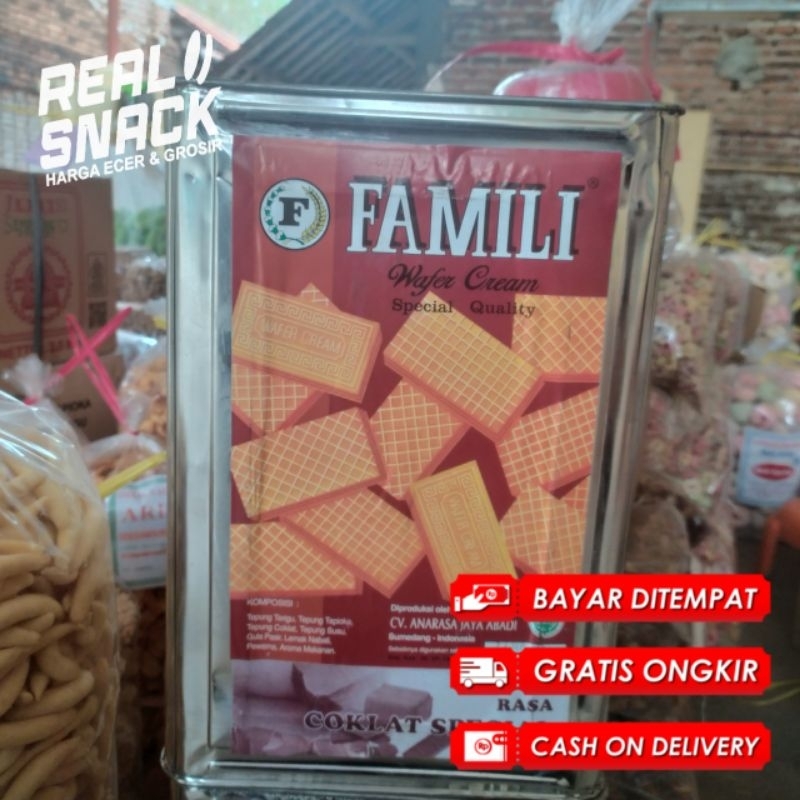 

WAFER FAMILY TEBAL 1 KALENG ISI 4KG VARIAN RASA COKLAT ,PANDAN, STROWBERY