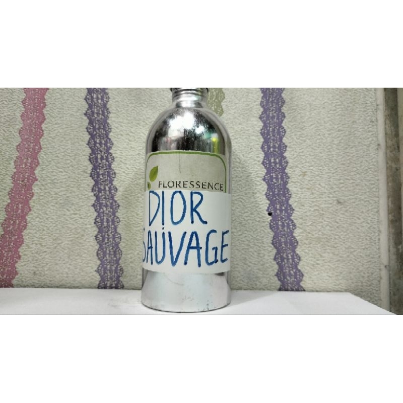Minyak wangi aroma D10r S4vage