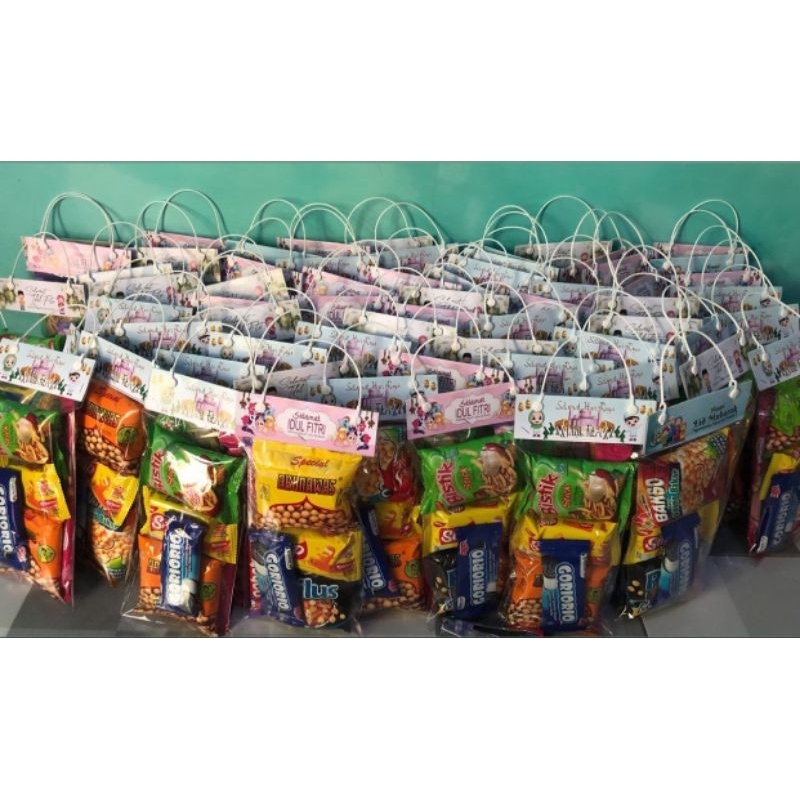 

snack ulang tahun/ parcel snack lebaran / snack lebaran / parcel THR / hampers lebaran / parcel snack anak lebaran / parcel angpao / snack angpao |Parcel ulang tahun/ snack ulang tahun / snack ulang tahun anak/ parcel lebaran