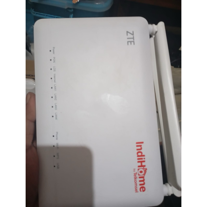 Router Zte F670L Port biru