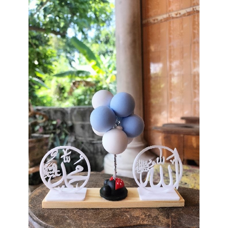 pajangan dashboard mobil mewah balon Allah dan Muhammad