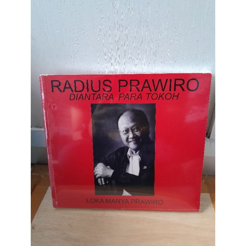 BUKU RADIUS PRAWIRO DIANTARA PARA TOKOH OLEH LOKA MAYA PRAWIRO