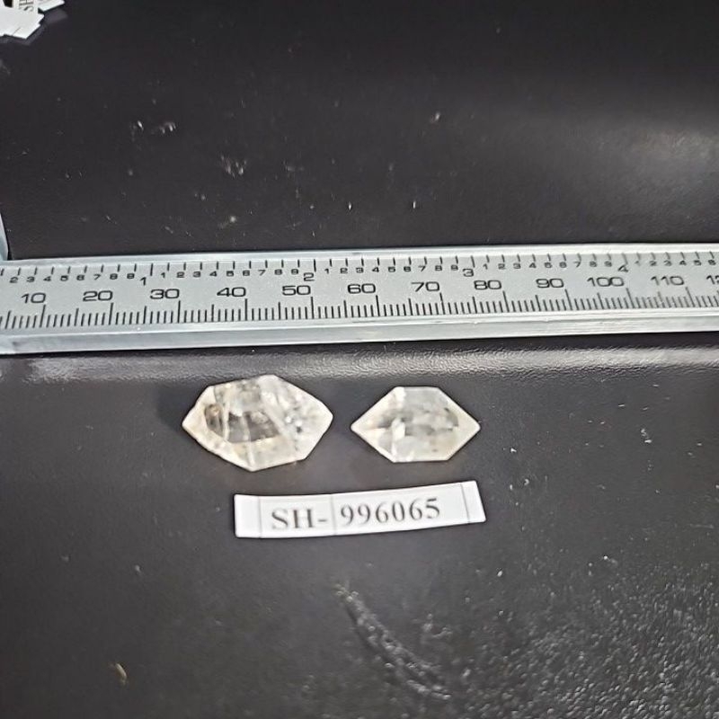 HERKIMER DIAMOND BATU ASLI