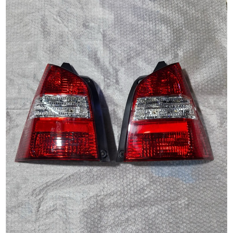 lampu belakang nissan livina 2010