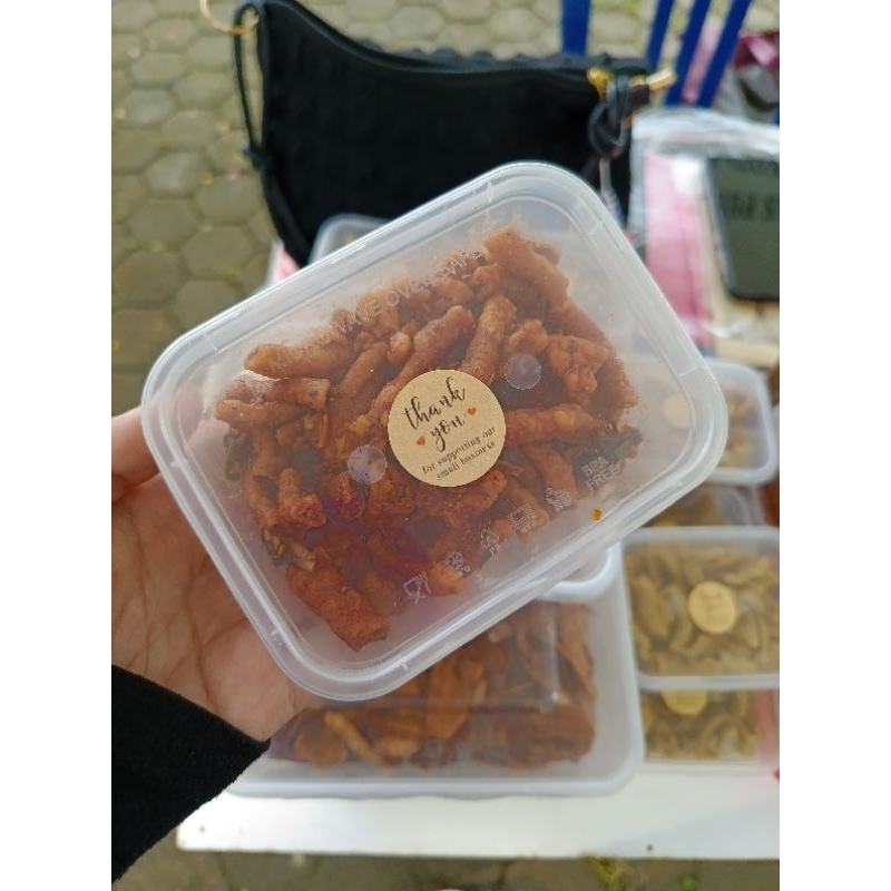 

Keripik Usus Pedas Cikruh Daun Jeruk Kemasan Thinwall