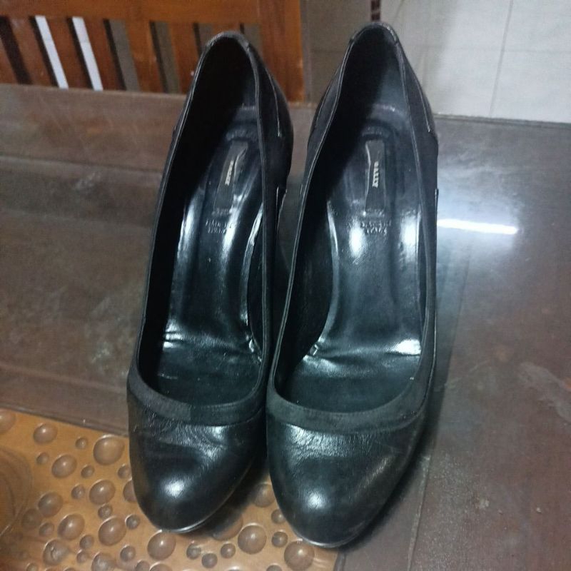 Preloved sepatu Bally