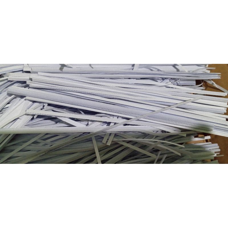 

kertas cacah/hamper/kertas serut/shredded paper