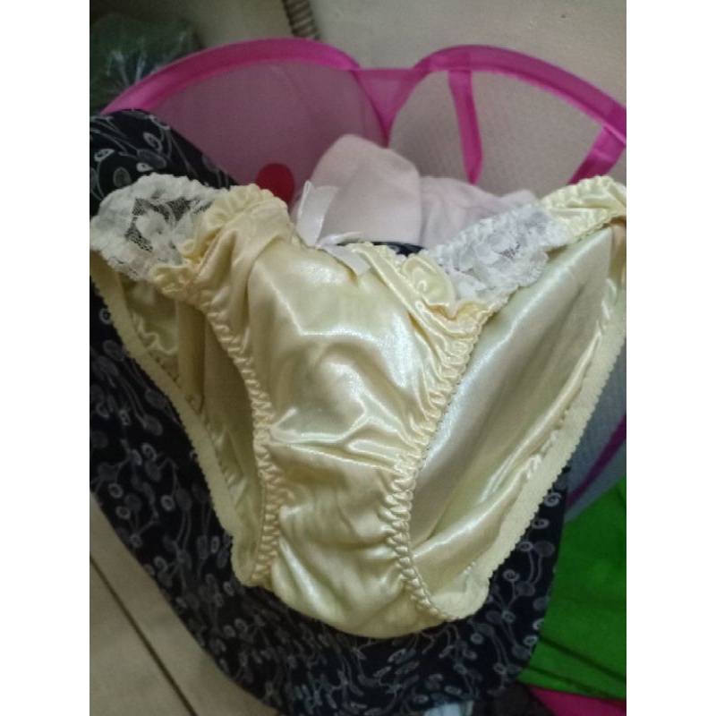 Celana Dalam Aroma Khas Wanita