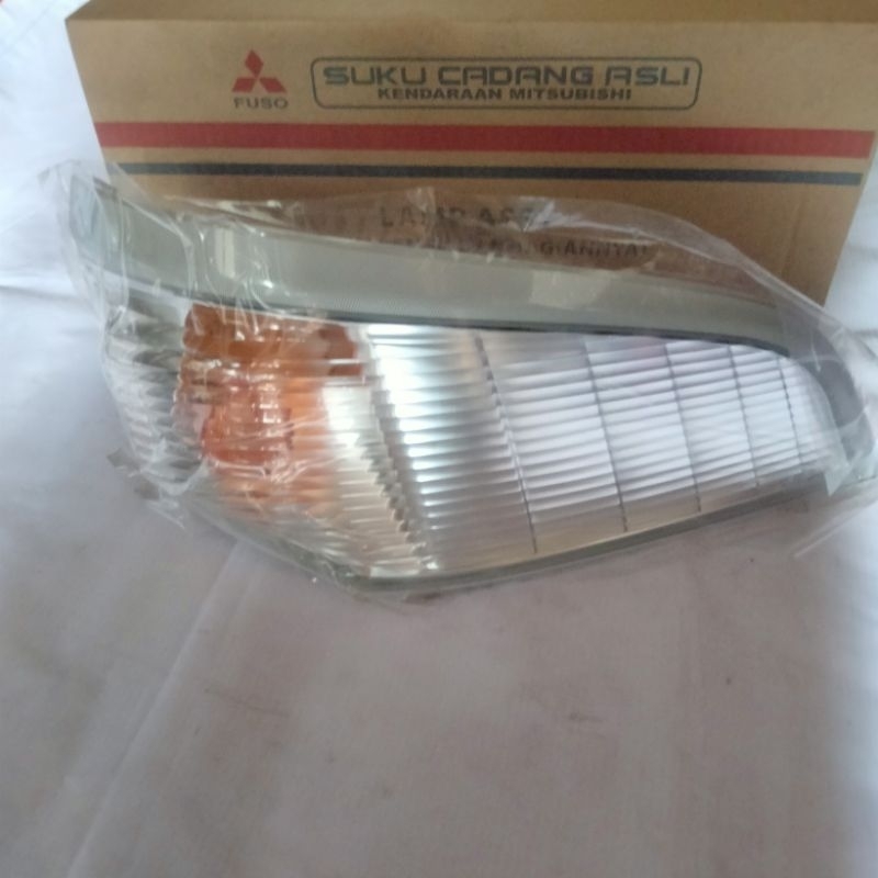 Lampu Sen Depan / Lampu Sein Atas Samping Kanan (RH) PS Canter Asli