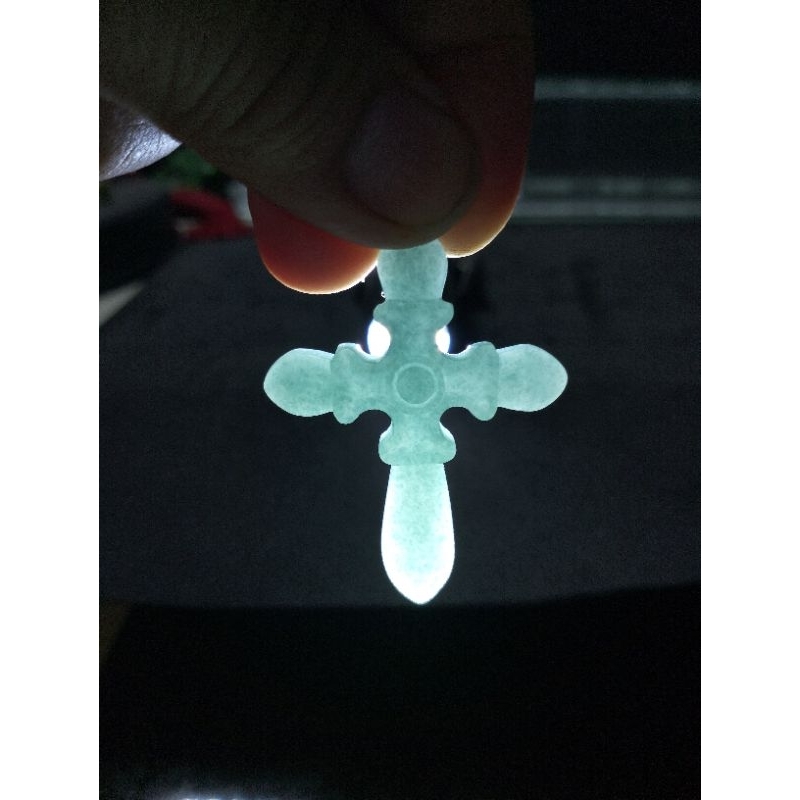 LIONTIN BATU GIOK ASLI BURMA NATURAL JADEITE JADE UKIRAN SALIB 6799