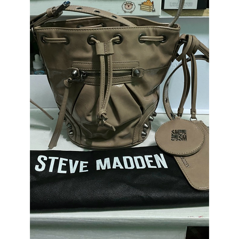 Steve Madden Bvally
