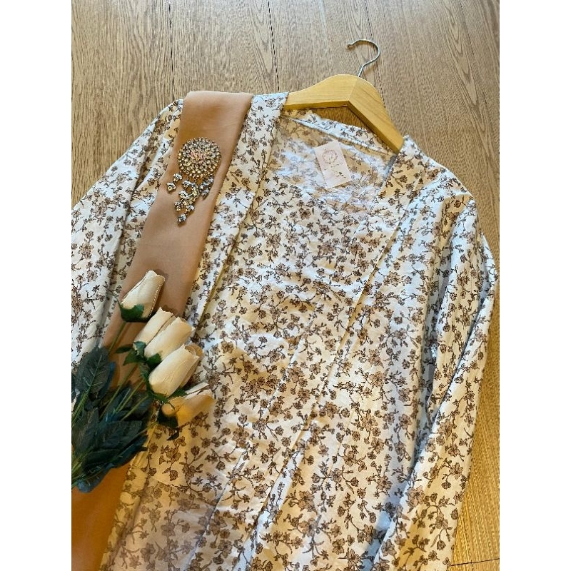 Kebaya Bunga Broken White Cream New Aesthetic (Atasan Saja) Baju Adat Jawa  Bridesmaid