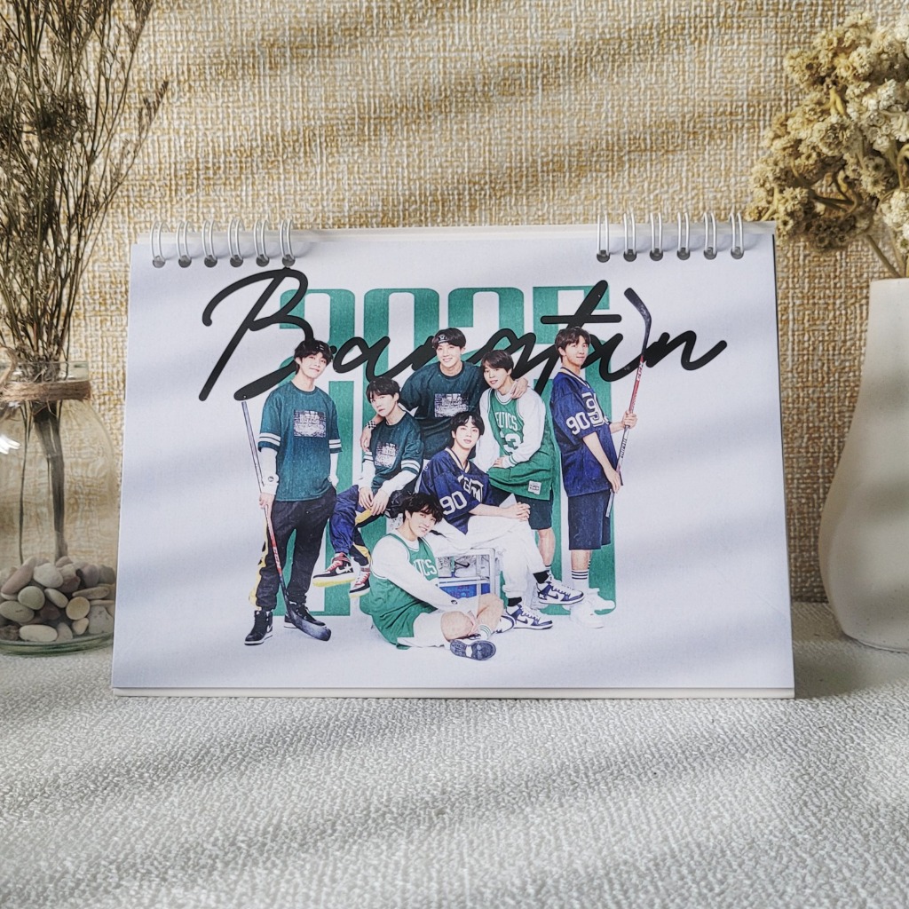 

KALENDER MEJA 2025 BTS FESTA COLLECTION