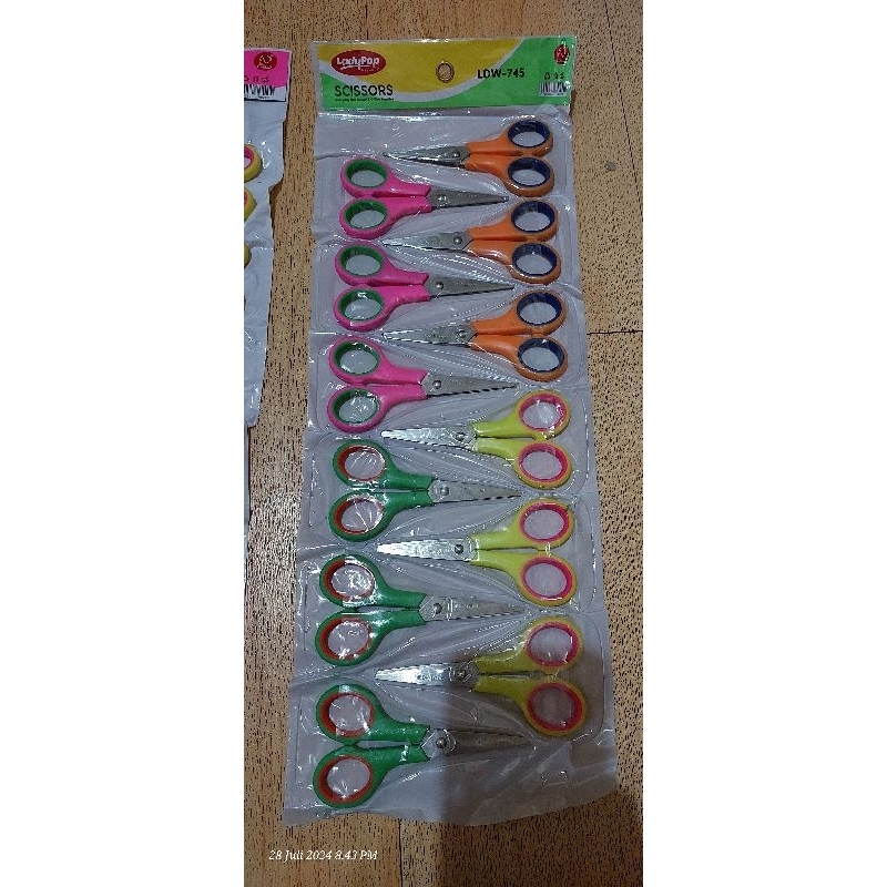 

(1pcs) Gunting / Gunting kertas 4.5inch /Gunting 6.5inch