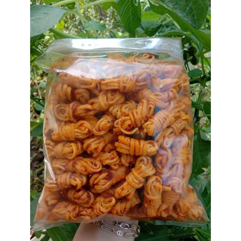 

mie gulung pedas daun jeruk isi 500 / 1kg