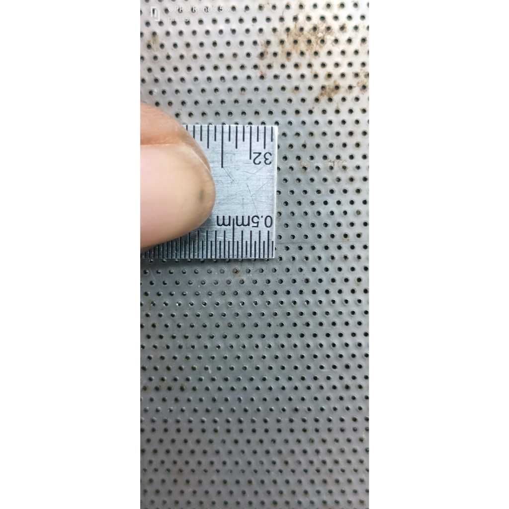 Plat stainless 304 Lubang 0,4 mm tebal 0,4 mm ukuran 64x32 cm (santan )